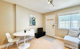 Cozy 1Bedroom Suite Near Downtown